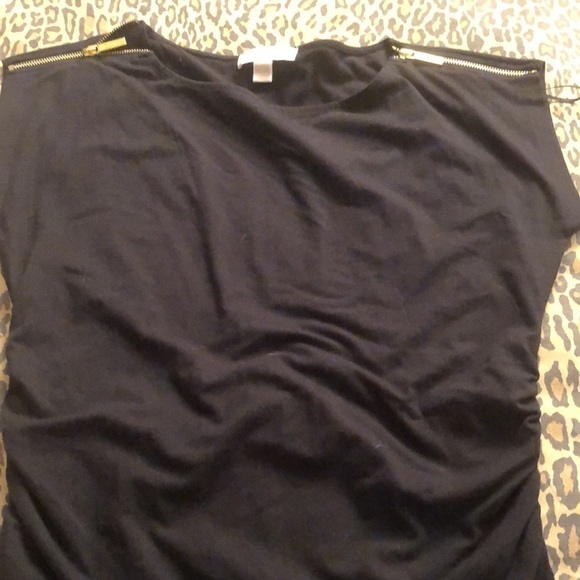 Micheal Kors size large black top with zippers on the shoulders NWOT - Picture 2 of 10